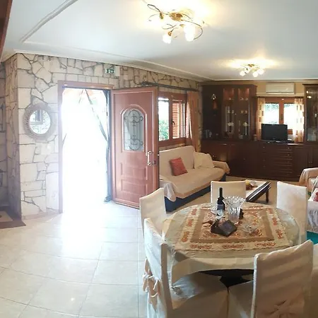 Villa Aimilios *