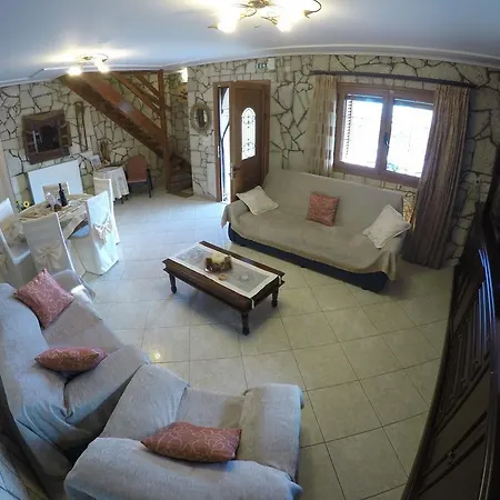 Aimilios Villa Mousata